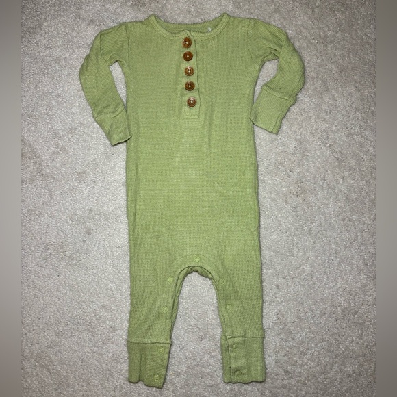 Posh Peanut Other - Posh Peanut Green Waffle Knit long sleeve baby romper